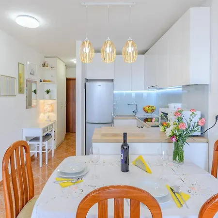 Walk St - Comfort One Bedroom With Balcony And View A2 * Split