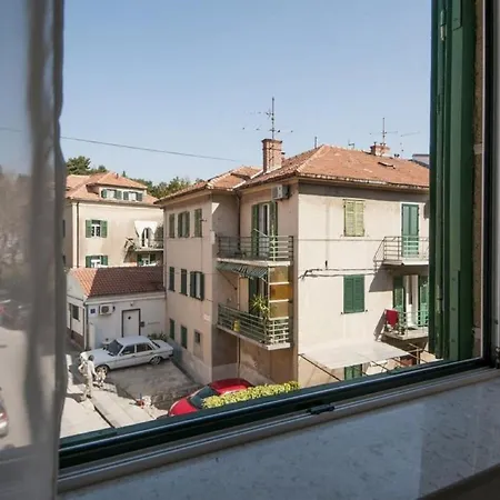 Walk St - Comfort One Bedroom With Balcony And View A2 Apartment *