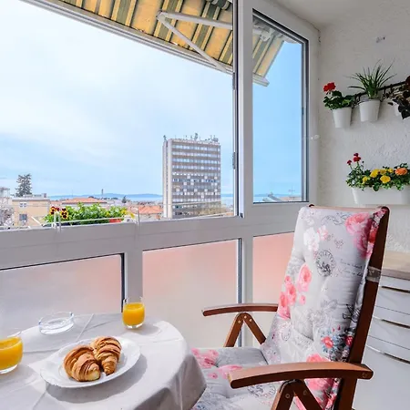 Walk St - Comfort One Bedroom With Balcony And View A2