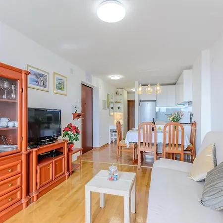 Apartment Walk St - Comfort One Bedroom With Balcony And View A2