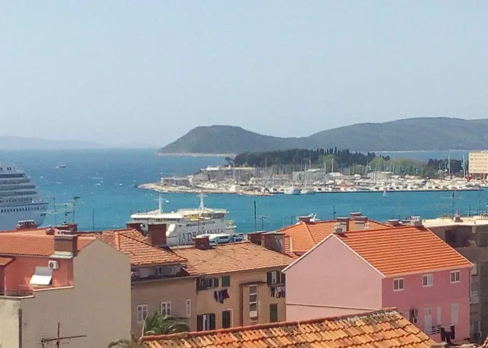 Walk St - Comfort One Bedroom With Balcony And View A2 *